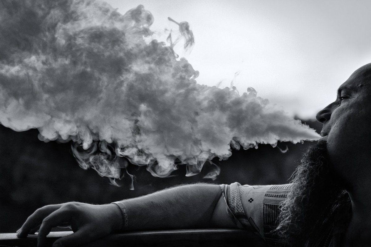 zapasy e-papierosów, gromadzenie vape, puste półki sklepowe vape, braki towarowe e-papierosy, przygotowania przed akcyzą - Luka w przepisach Ministerstwa Finansów? W sklepach pojawiły się ...