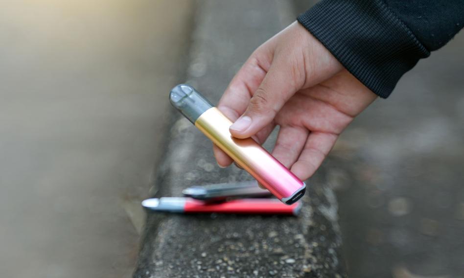 rosnące koszty e-papierosów, inflacja rynek vape, jednorazowe e-papierosy cena - Nawet 40 zł akcyzy za sztukę. Nowe przepisy uderzą w ceny e ...