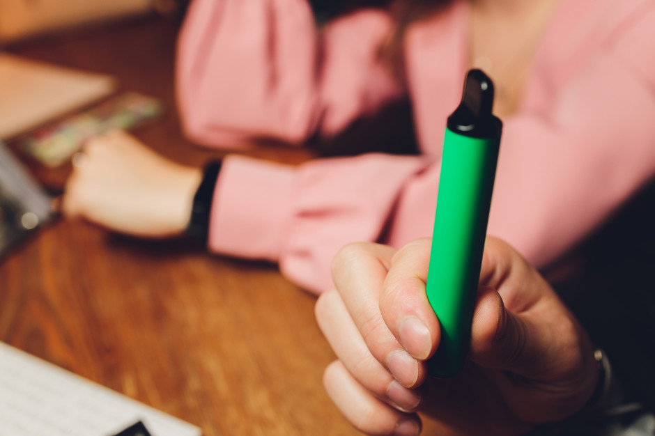 regulacje vape Polska parlament, certyfikacja techniczna e-papierosów, zakaz jednorazowych vape przepisy - Koniec z jednorazowymi e-papierosami w Polsce. Radykalny projekt ...