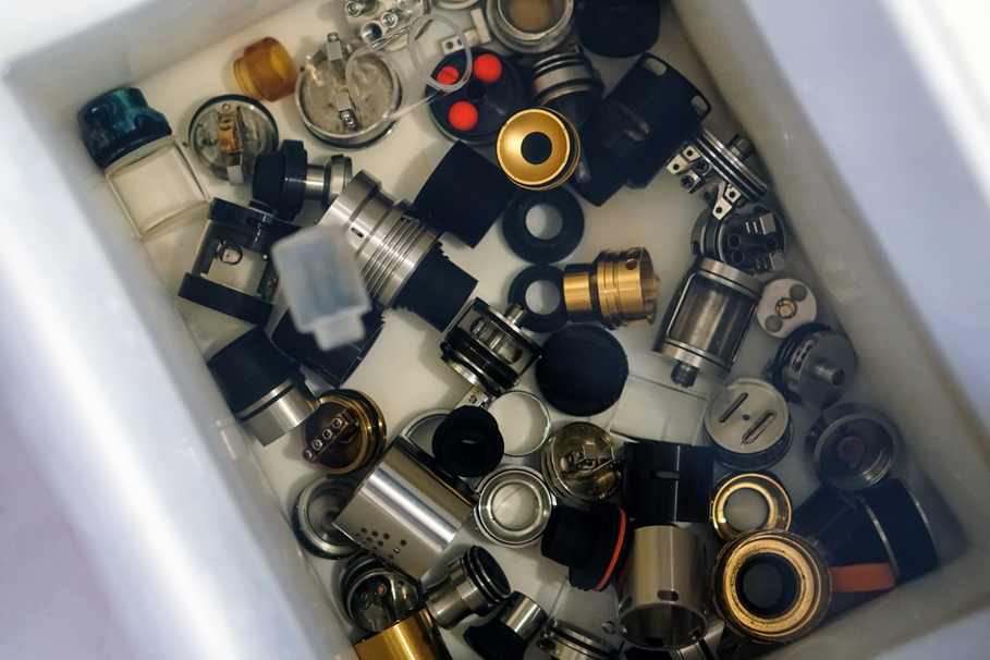 przypalona grzałka vape, zepsuty smak e-papierosa, niskiej jakości grzałka vape, problem ze smakiem vape - Jak nie spalić grzałki w e-papierosie? Praktyczne rady | VEEV Polska