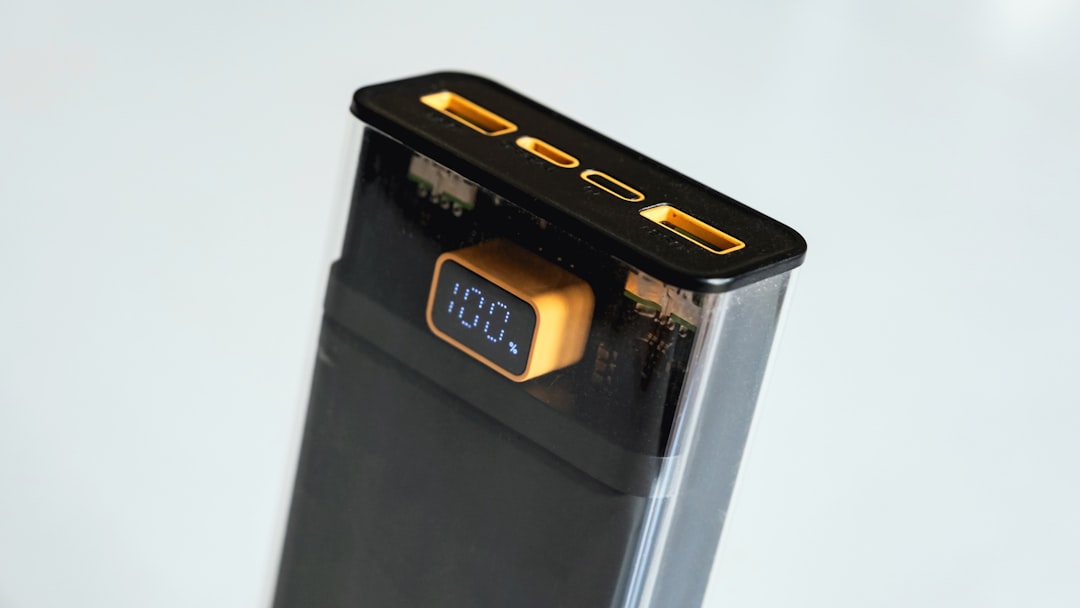 Ilustracja przedstawiająca technologię Dual Mesh Coil w e-papierosie lub obraz obfitej, gęstej chmury pary wydobywającej się z Hifancy Dream 45000.